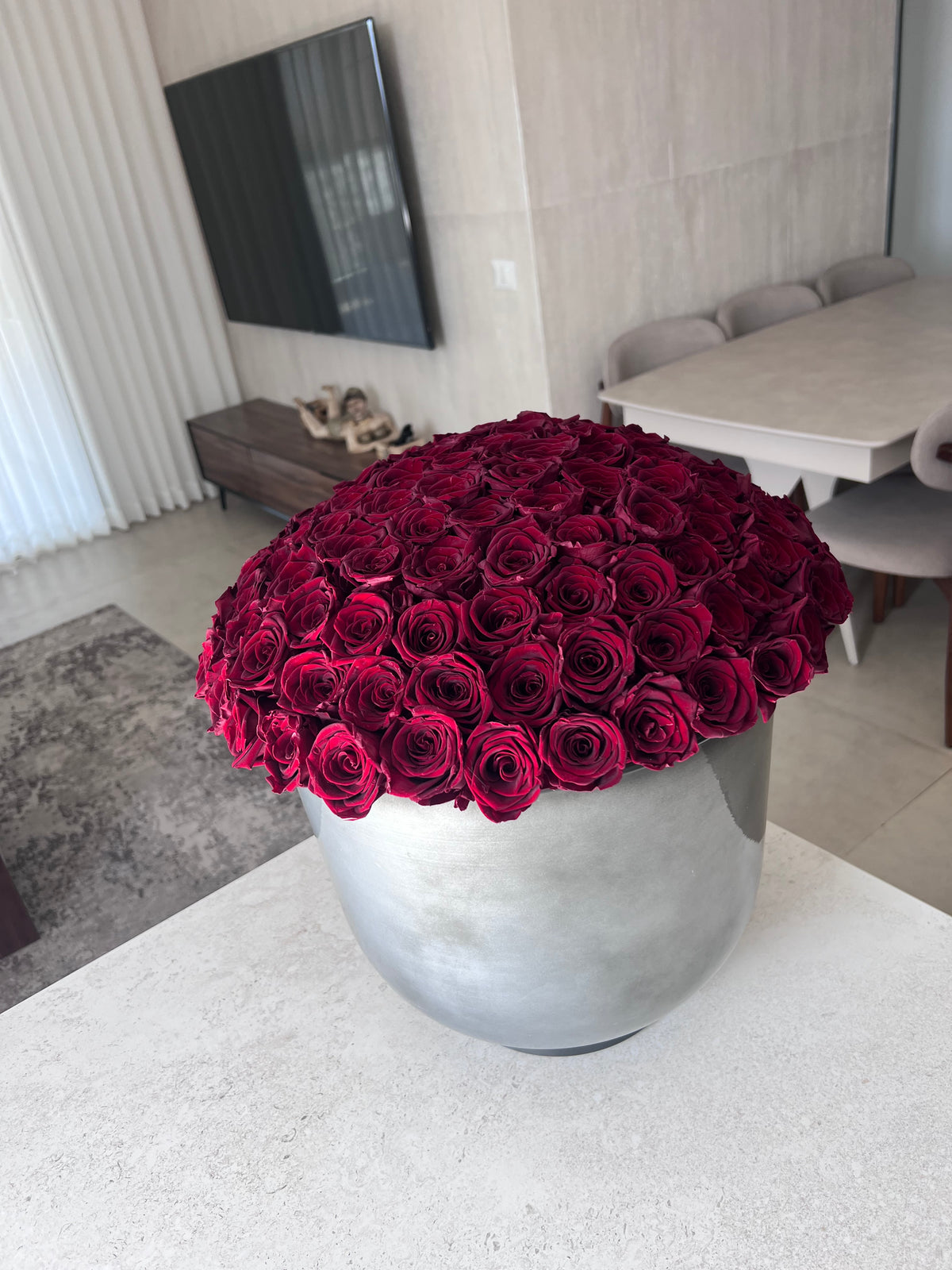 Aluminum Vase · 100 wine red Eternal Roses