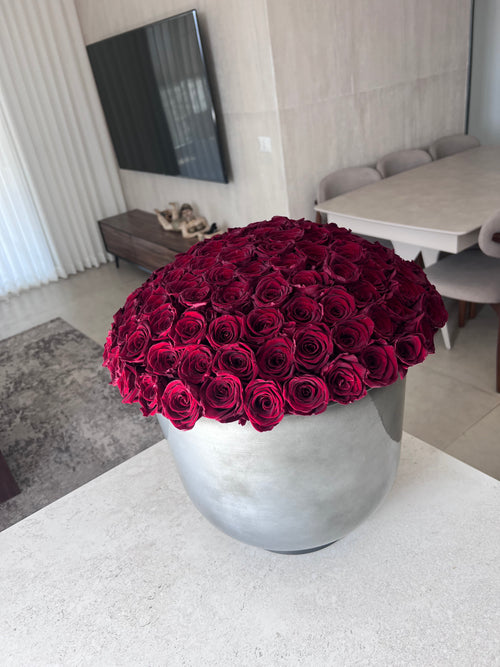 Aluminum Vase · 100 wine red Eternal Roses