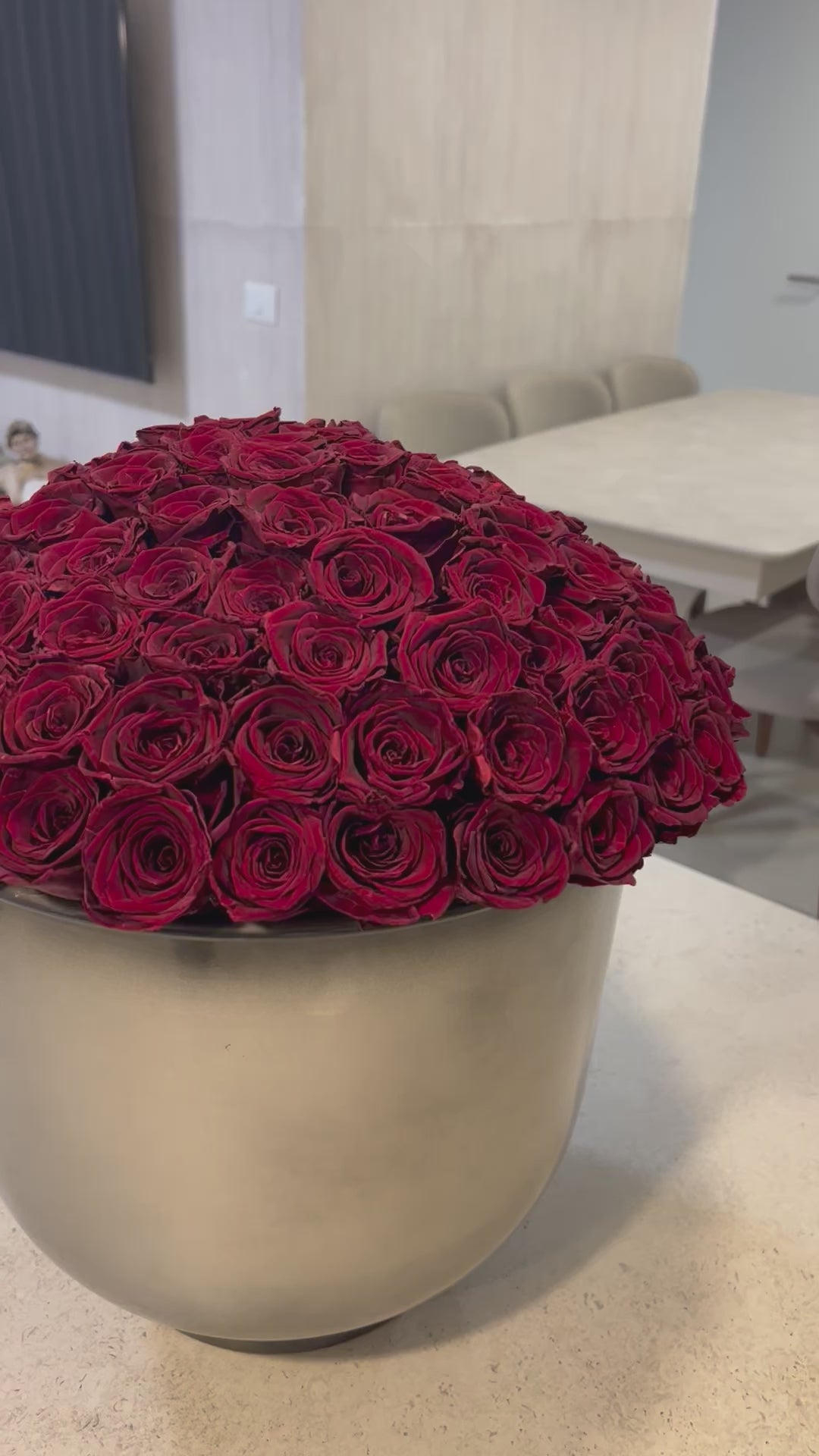 Aluminum Vase · 100 wine red Eternal Roses