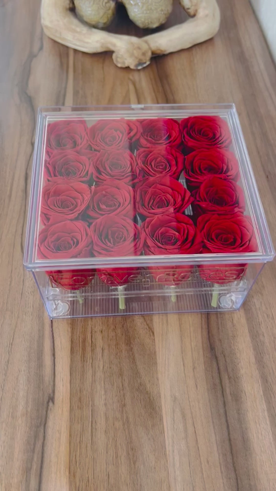 16 ורדי נצח אדומים בקופסת אקרילי
