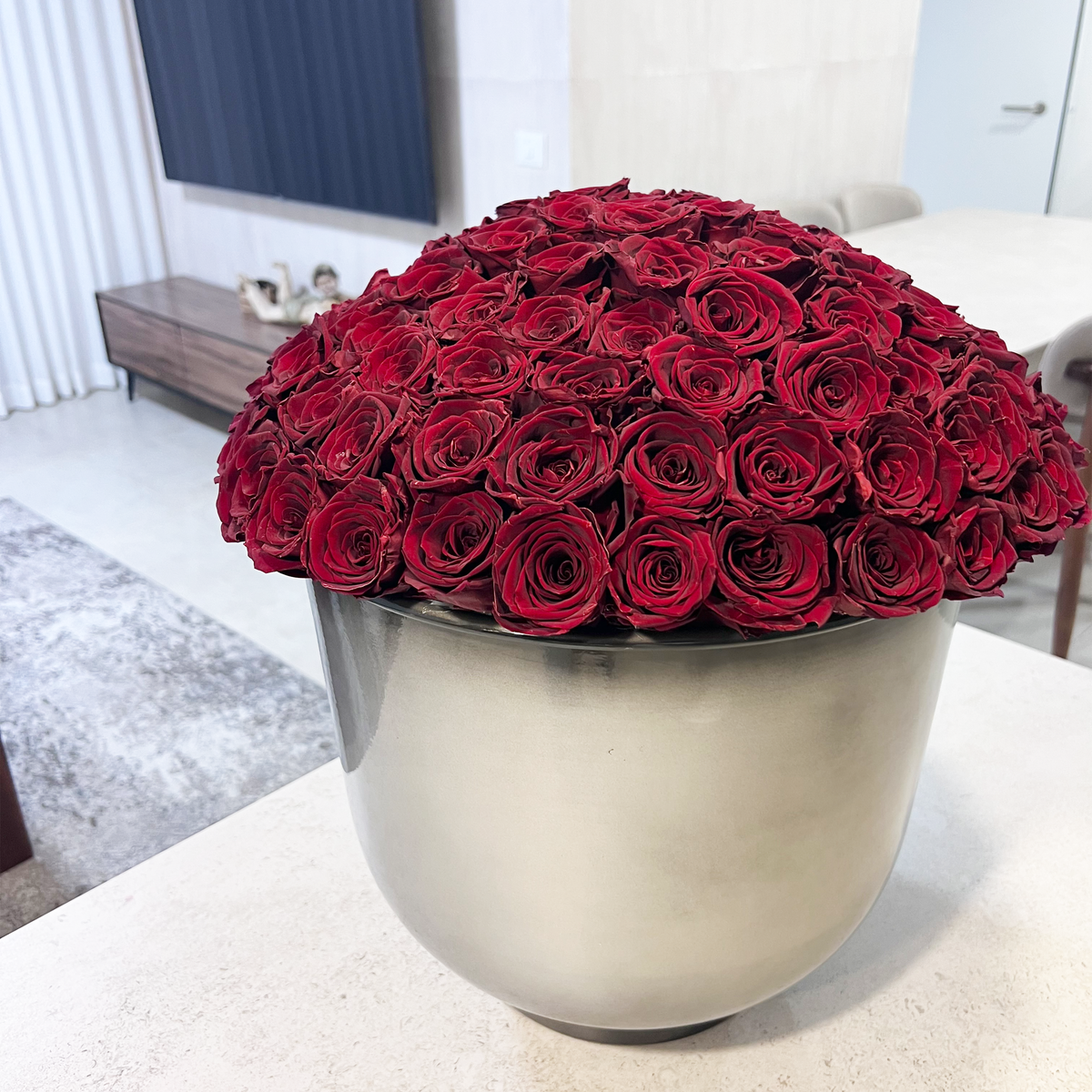 Aluminum Vase · 100 wine red Eternal Roses
